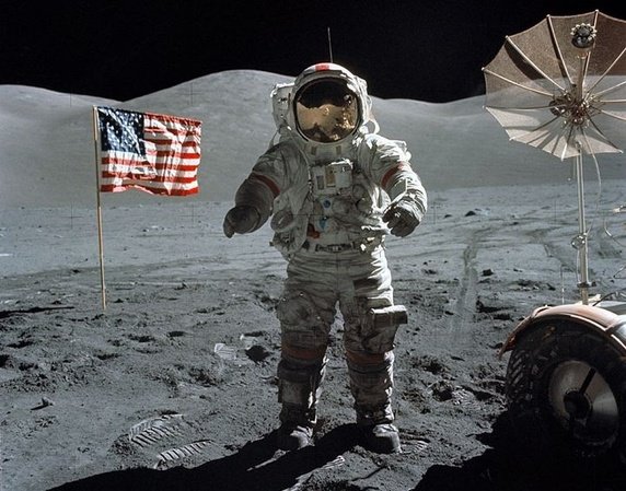 아폴로 11호가 달착륙 후 찍은 사진, 이미지 출처: quora
