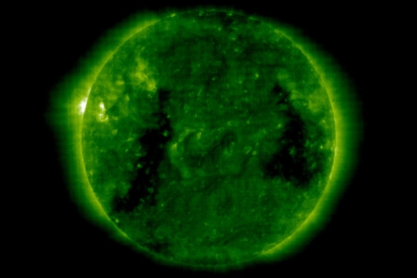 부글부글 끓고있는 태양의 대기  Credit: NASA/SOHO