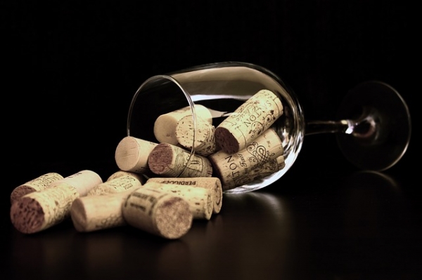 상한 와인 특유의 냄새는 코르크 마개가 원인입니다. 출처:pixabay