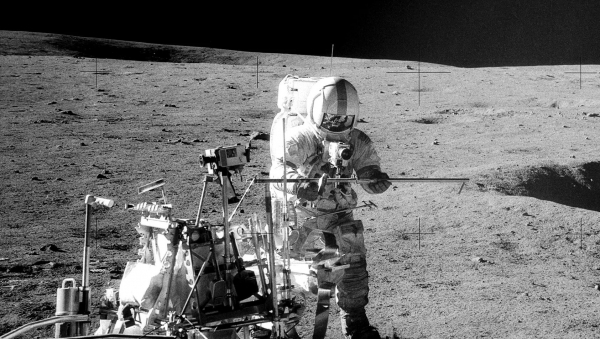 아폴로 14호 달 표면 착륙~ 샘플 채취해 돌아왔다. 출처:  NASA