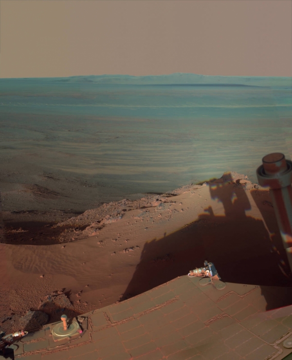 어떤 화성 탐사선의 셀카일까요?  출처: NASA Content Administrator