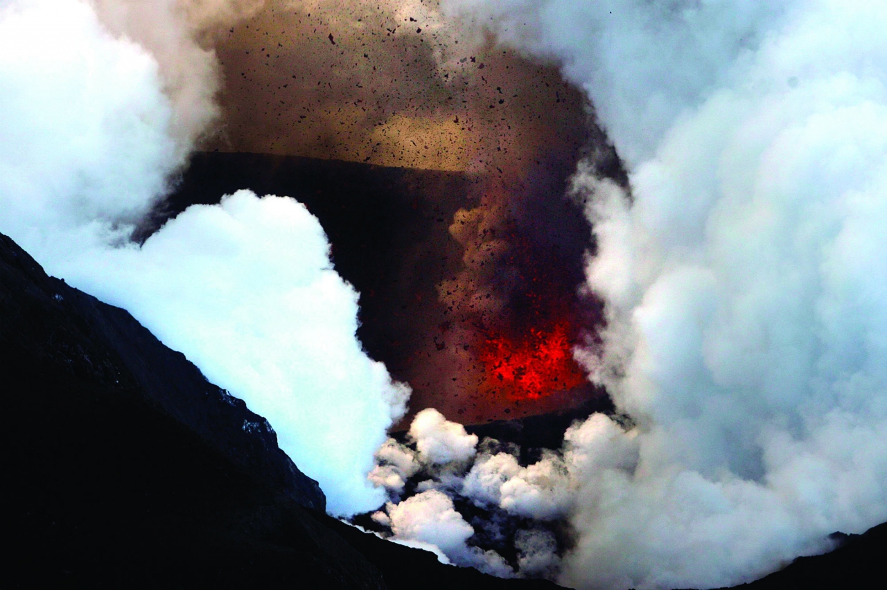아이슬란드의 에이야프 얄라요쿨 화산은 2010년 폭발 당시 유럽 상공의 항공 운항에 혼란을 초래했다.&nbsp;