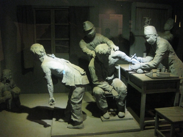 하얼빈 박물관 내부에 전시된 인체 실험 장면. 출처: flickr