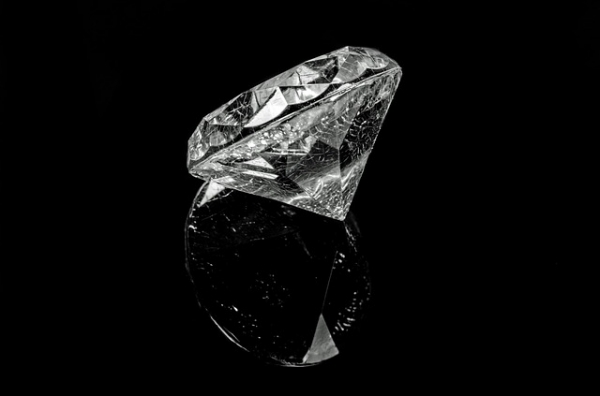 '정복할 수 없는' 보석, 다이아몬드. 출처: pixabay