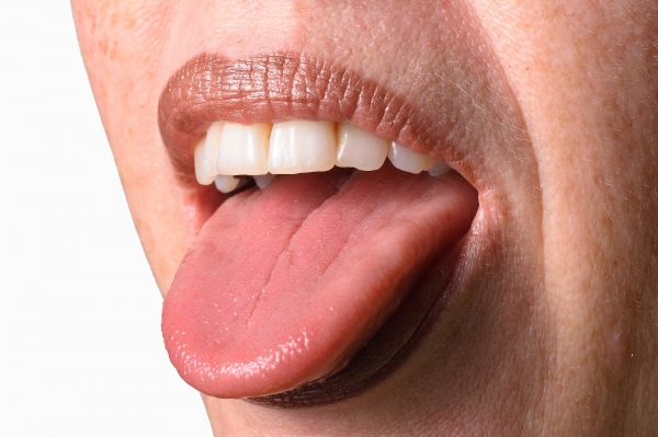 남성은 혀에 통증을 호소했다. 참고이미지. 출처: AdobeStock