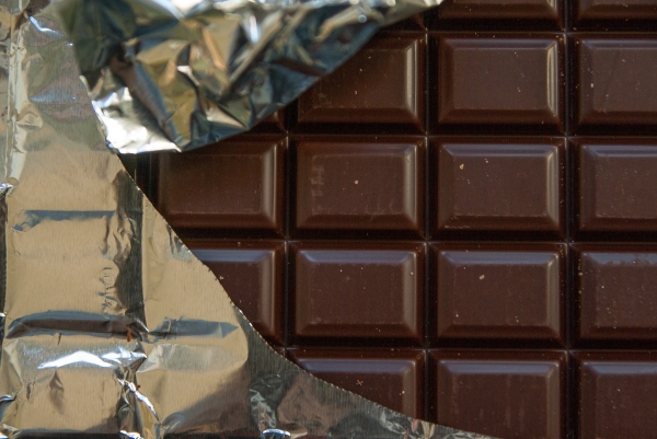 초콜릿에 들어있는 하이드로 퀴논과 아연을 함께 먹어보아요. 출처: pixabay