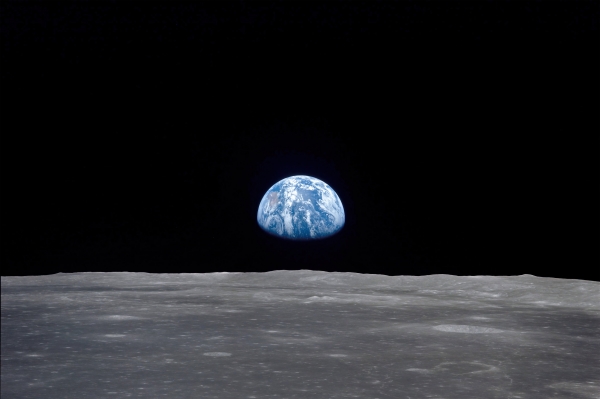 달에서 바라본 지구. 출처: NASA, Adobe stock